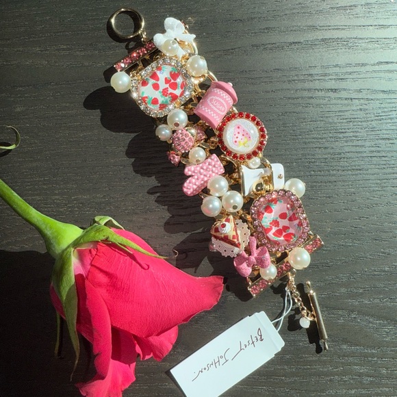 ๐NWT๐ Betsey Johnson BABYCAKES CLUSTER BRACELET PINK - Picture 3 of 8